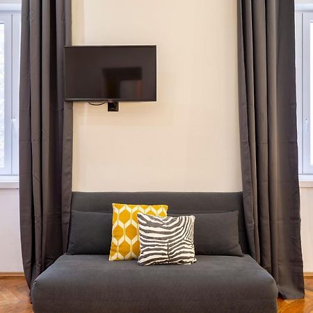 Elegante Appartamento Vicino Alla Stazione - Gold Trieste Ngoại thất bức ảnh